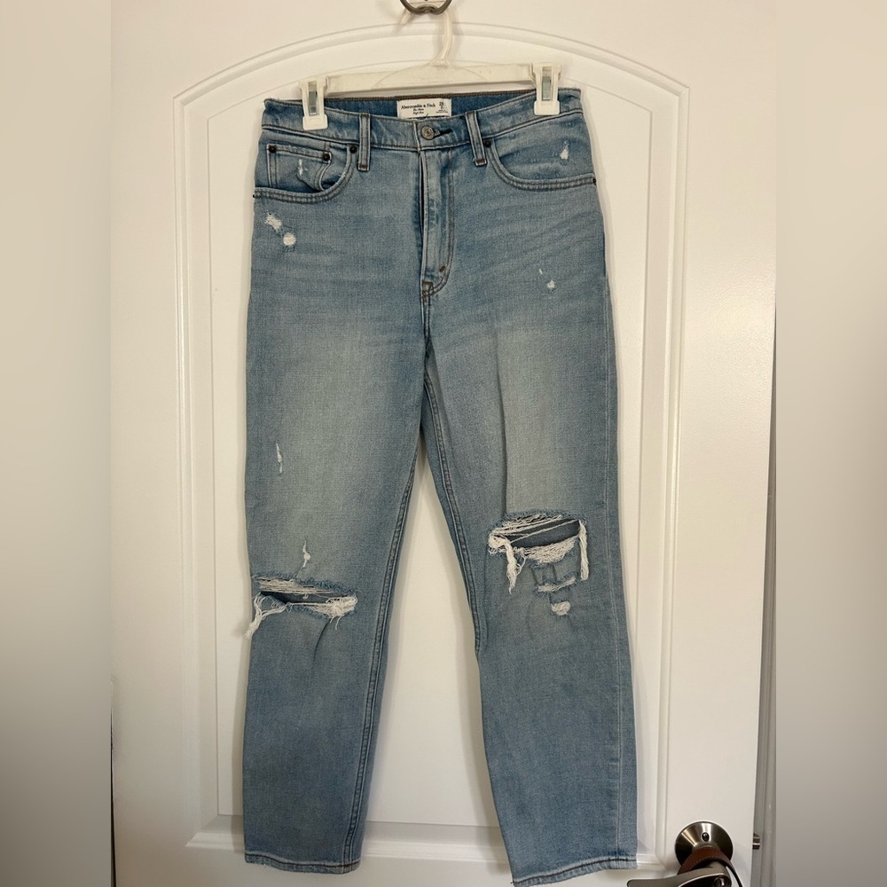 Abercrombie and Fitch The Mom High Rise Distressed Jeans size 26 / 2R